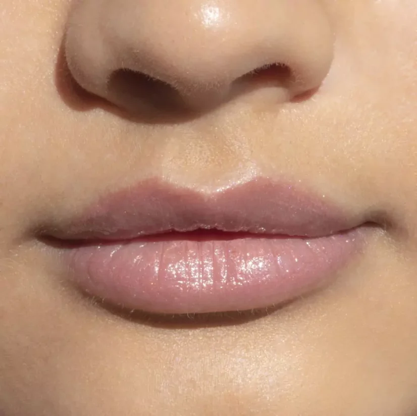 NUI Cosmetics - Naturalny wegański błyszczyk do ust bio Hine 4,5 g PL