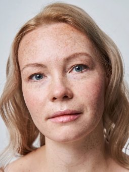 NUI Cosmetics - Naturalny podkład w płynie o jedwabistym efekcie Intense Kanapa 30 ml