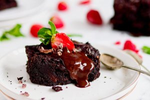 Valentýnské brownies s jahodami
