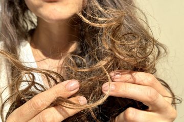 Ochrana vlasů před sluncem: 7 tipů a triků jak na krásné vlasy v létě