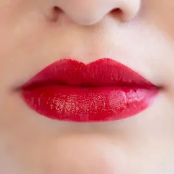 NUI Cosmetics - Přírodní veganská bio rtěnka Aroha 4,5 g CZ