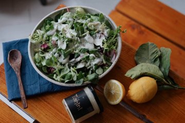 Krémová salátová zálivka s tahini