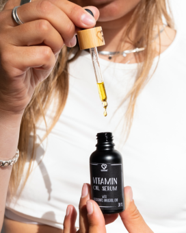 Vitaminové sérum s Antioxidanty, Bakuchiolem a Q10 30 ml CZ