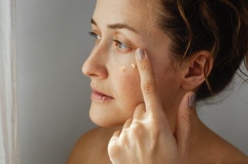 7 wskazówek, jak pozbyć się cieni pod oczami. I dlaczego w ogóle powstają?