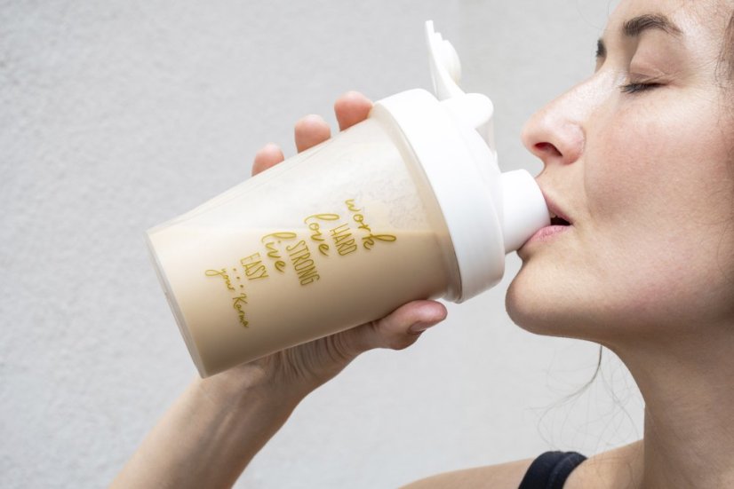 Plastový shaker s kovovou spirálou - bílý - 400 ml - 1 ks_3