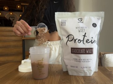 Mají vysoký příjem bílkovin a suplementace proteinu zdravotní rizika?