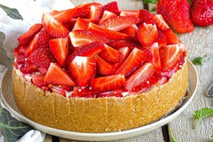 Jahodovo - karamelový cheesecake