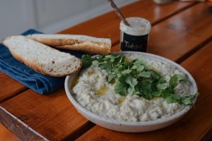 Baba Ganoush: orientální dip z pečených lilků a tahini
