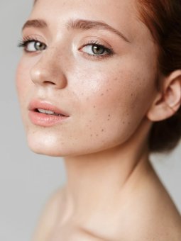 NUI Cosmetics - Naturalny podkład w płynie o jedwabistym efekcie Intense Kanapa 30 ml