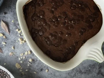 Čokoládová proteínová buchta