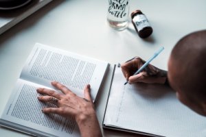 Psychická zátěž a výkon: 10 tipů, jak snížit stres a podpořit produktivitu