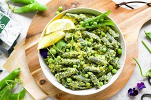 Hráškové penne se spirulinou
