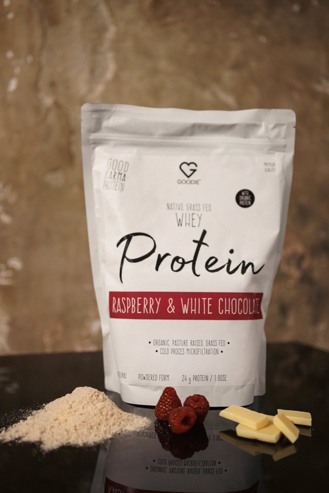 nativní syrovátkový protein s malinami a bílou čokoládou